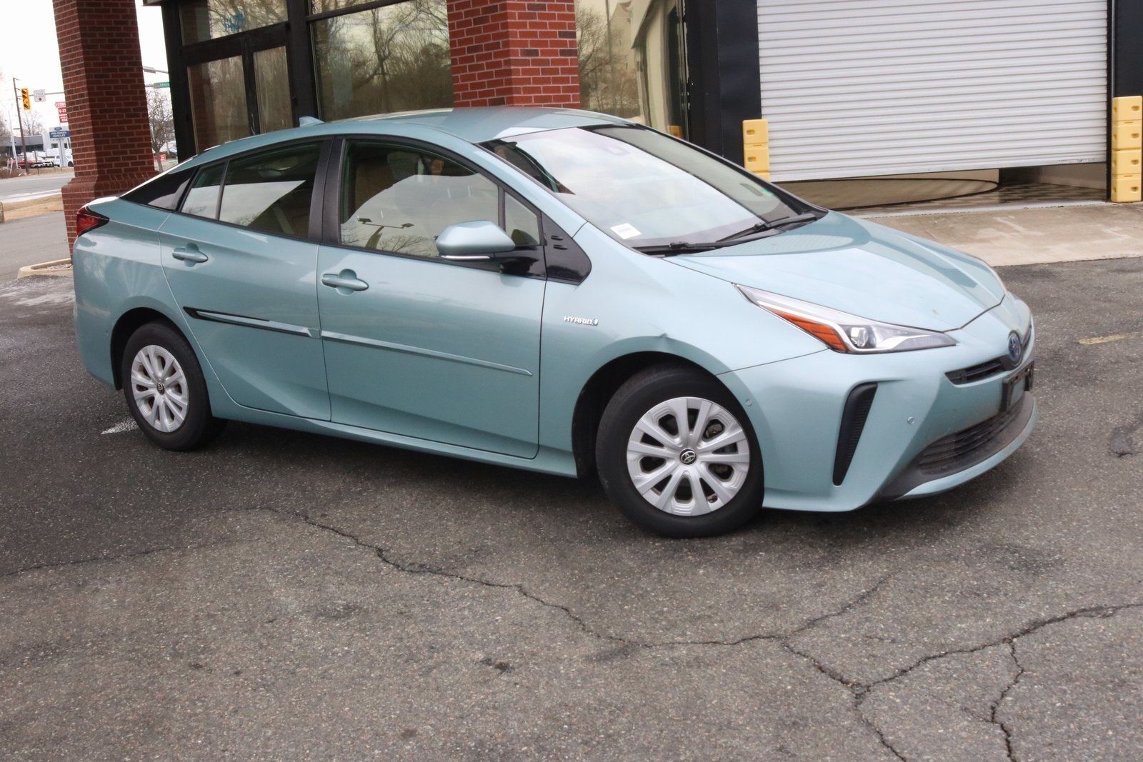 2019 Toyota Prius L Eco FWD