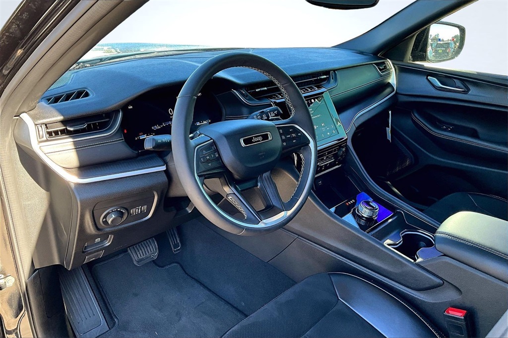 2024 Jeep Grand Cherokee L Altitude X Black at Victoria Chrysler Dodge Jeep Ram