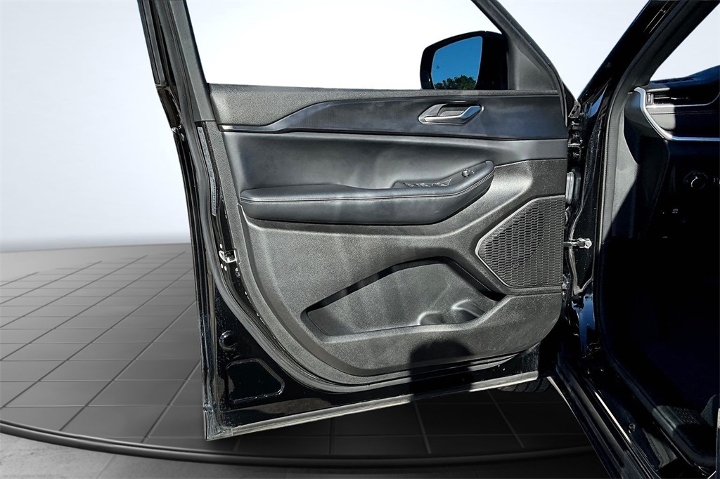 2024 Jeep Grand Cherokee L Altitude X Black at Victoria Chrysler Dodge Jeep Ram