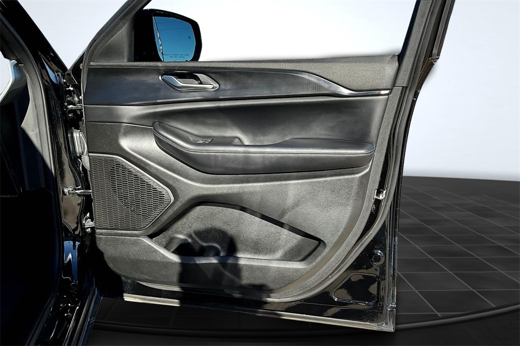 2024 Jeep Grand Cherokee L Altitude X Black at Victoria Chrysler Dodge Jeep Ram