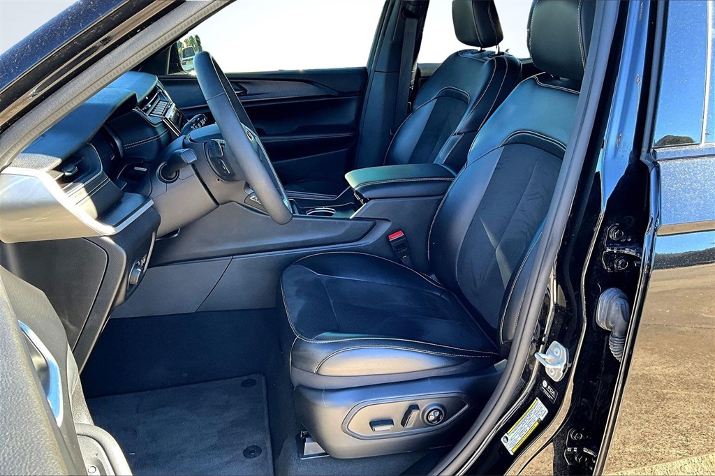 2024 Jeep Grand Cherokee L Altitude X Black at Victoria Chrysler Dodge Jeep Ram