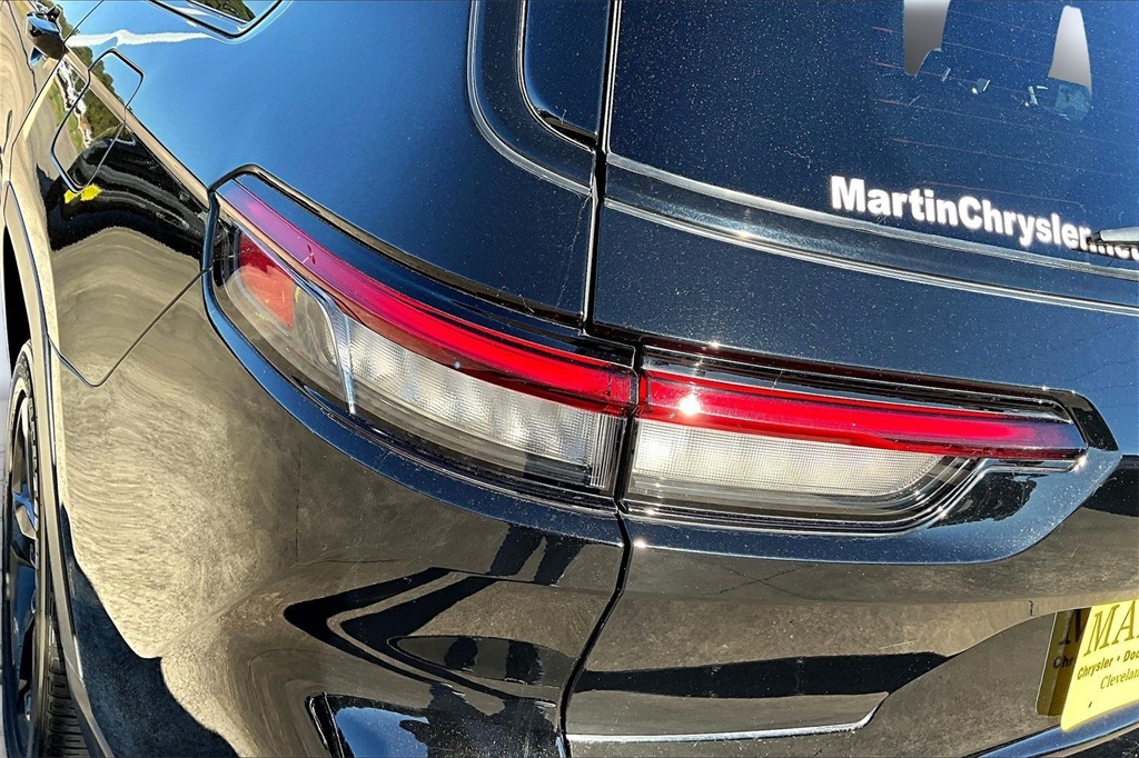 2024 Jeep Grand Cherokee L Altitude X Black at Victoria Chrysler Dodge Jeep Ram