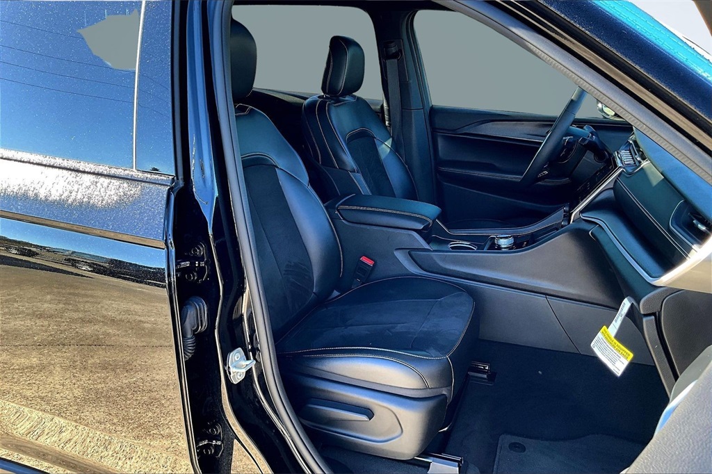 2024 Jeep Grand Cherokee L Altitude X Black at Victoria Chrysler Dodge Jeep Ram