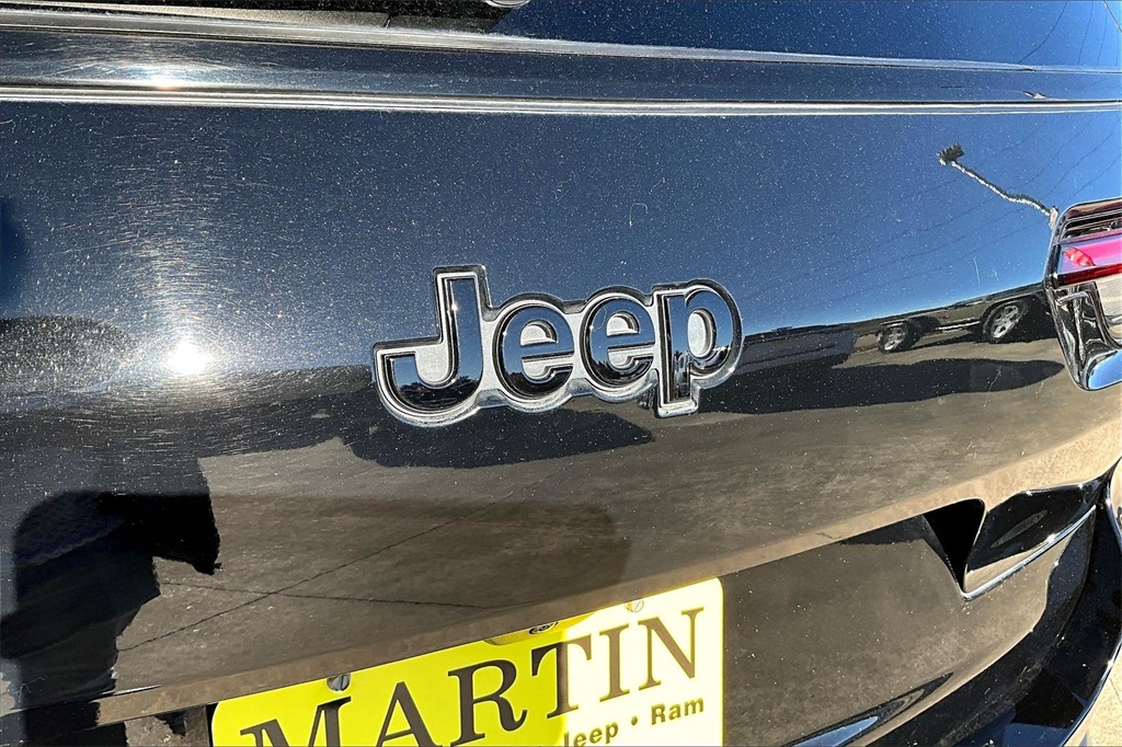 2024 Jeep Grand Cherokee L Altitude X Black at Victoria Chrysler Dodge Jeep Ram