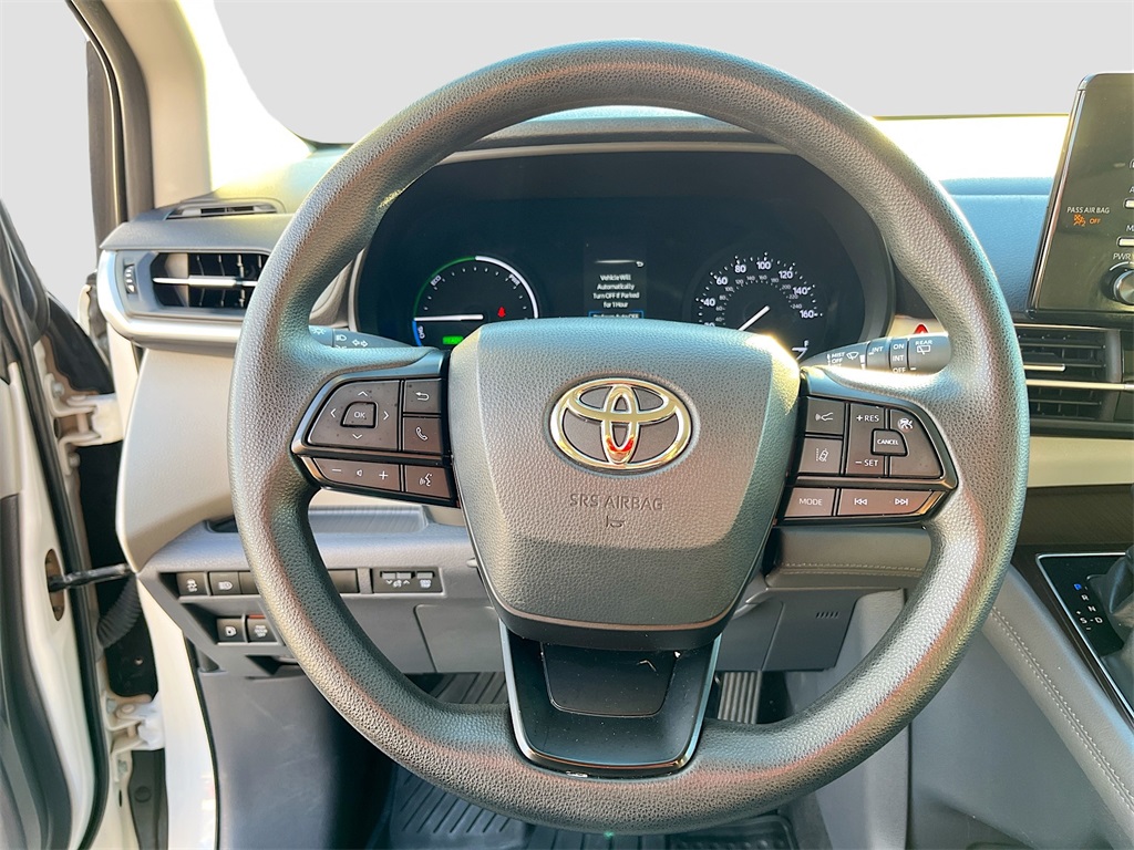 2022 Toyota Sienna LE White at Toyota of Victoria