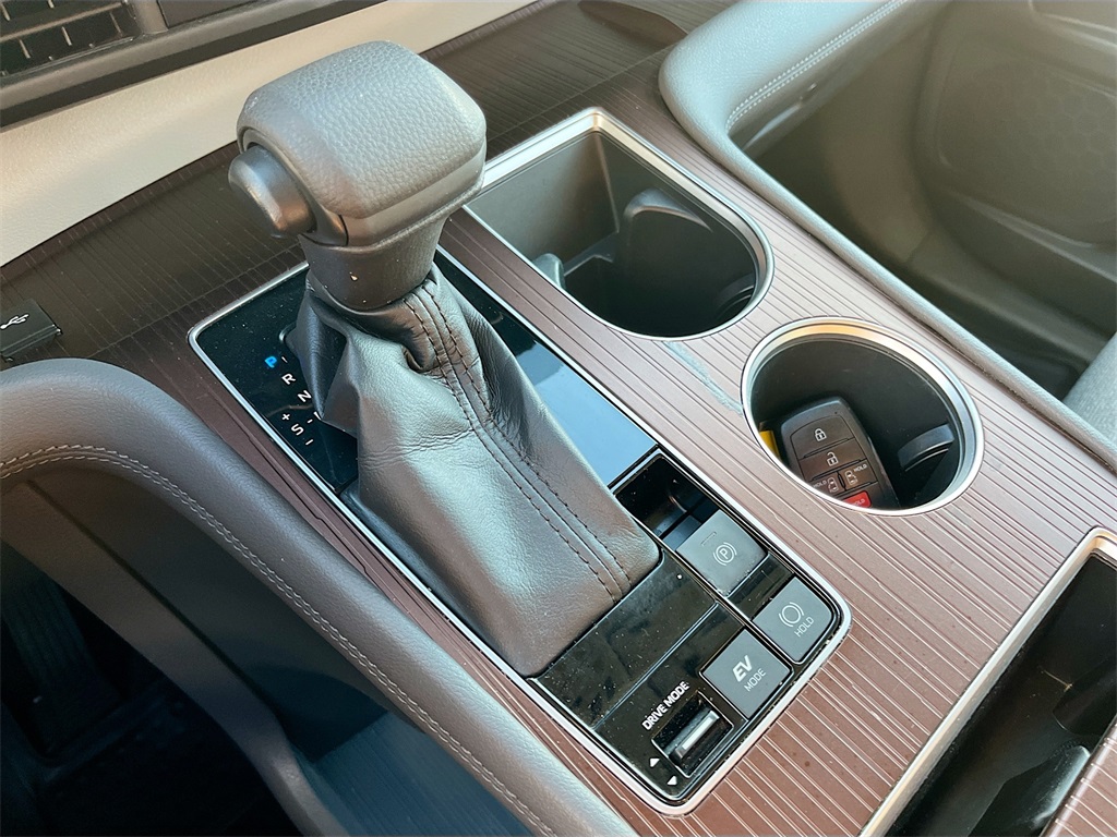 2022 Toyota Sienna LE White at Toyota of Victoria