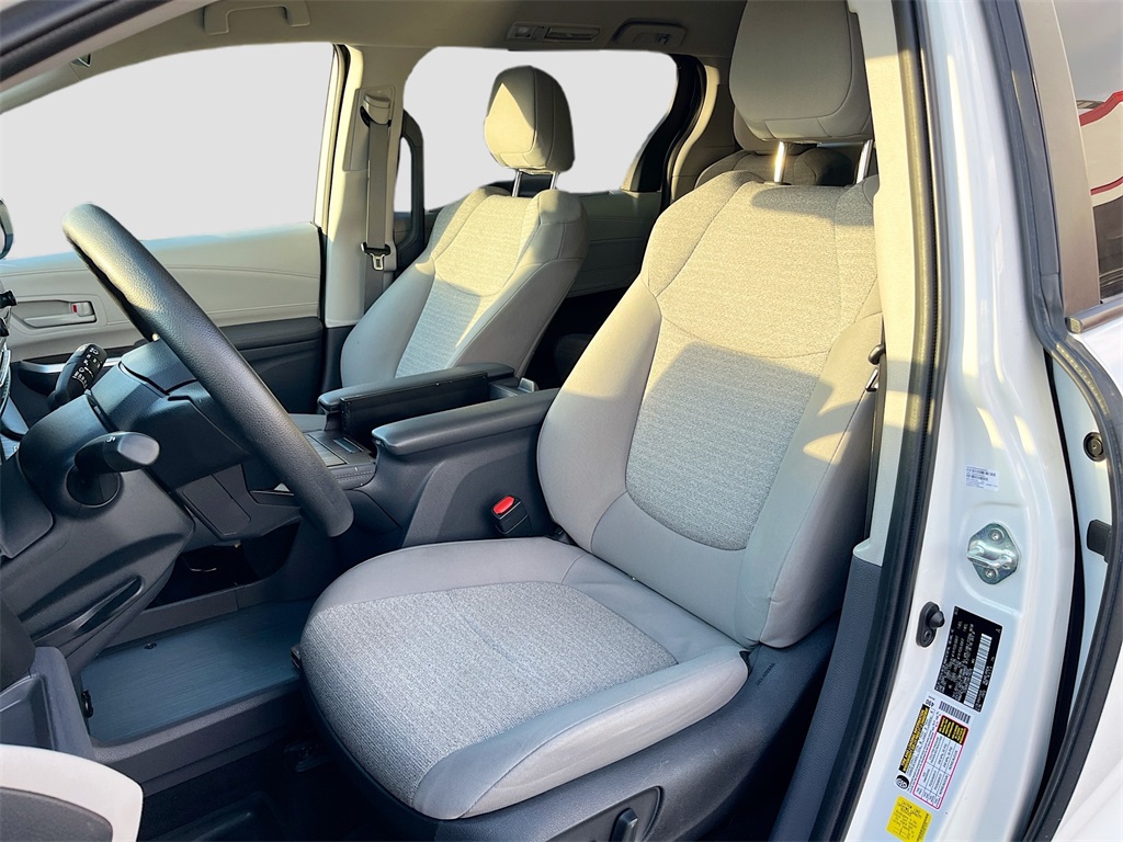 2022 Toyota Sienna LE White at Toyota of Victoria