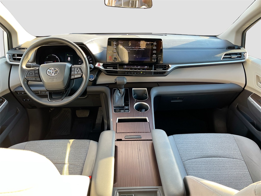 2022 Toyota Sienna LE White at Toyota of Victoria