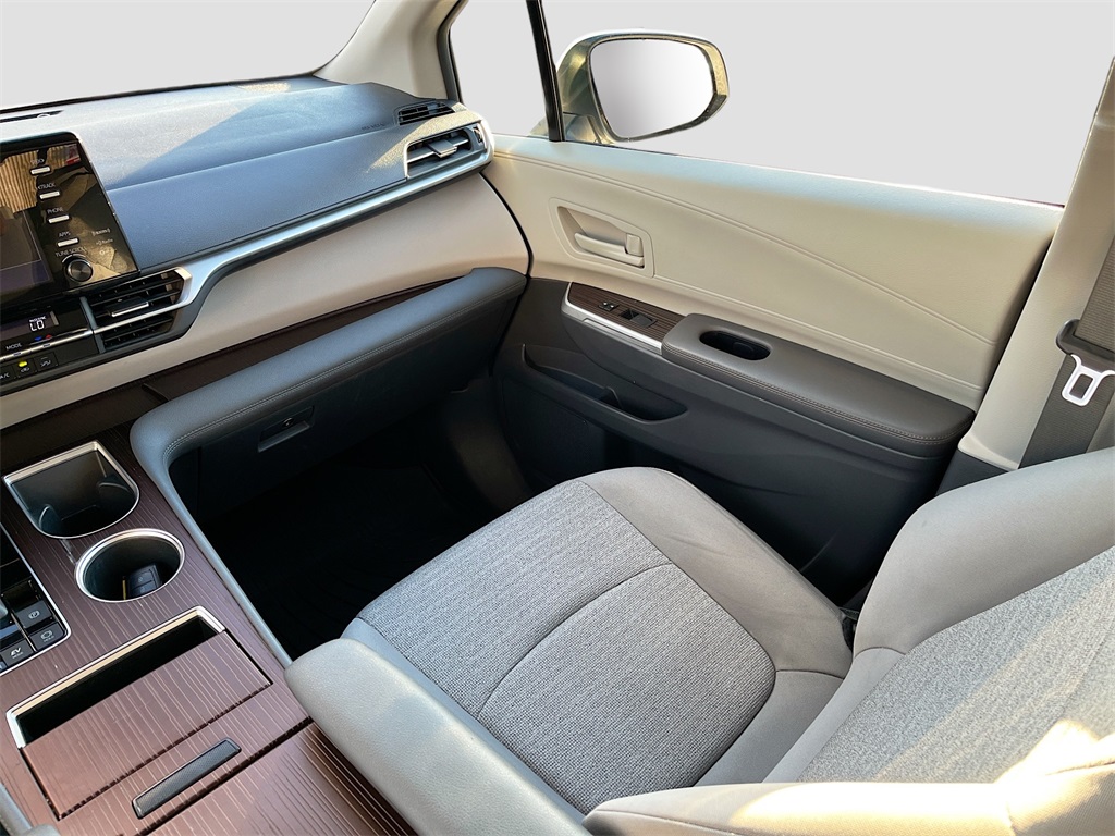 2022 Toyota Sienna LE White at Toyota of Victoria