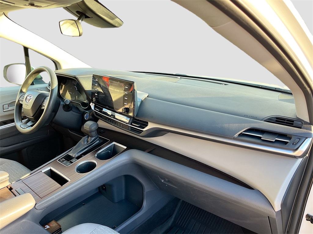 2022 Toyota Sienna LE White at Toyota of Victoria