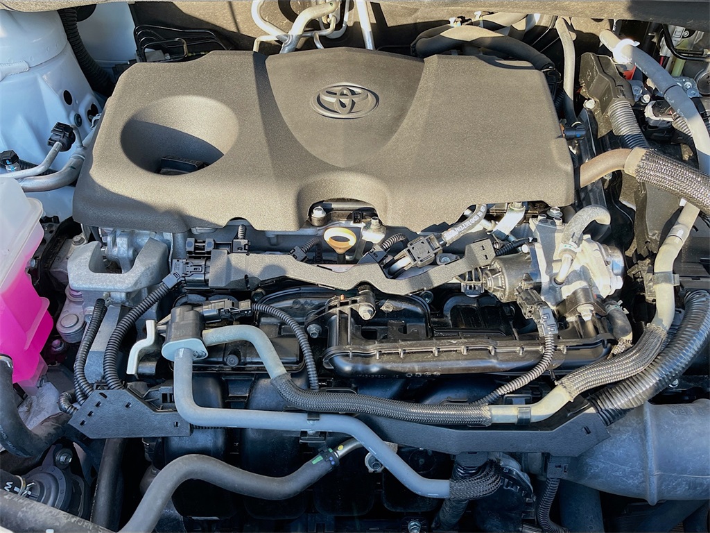 2022 Toyota Sienna LE White at Toyota of Victoria