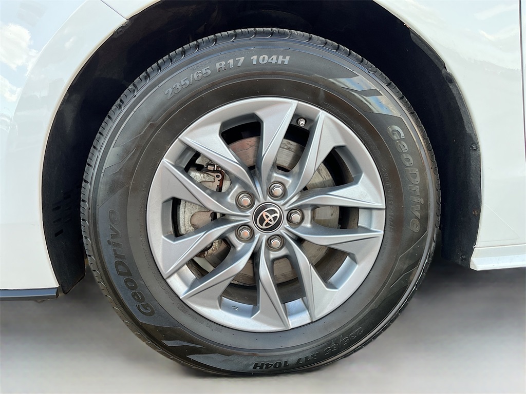 2022 Toyota Sienna LE White at Toyota of Victoria