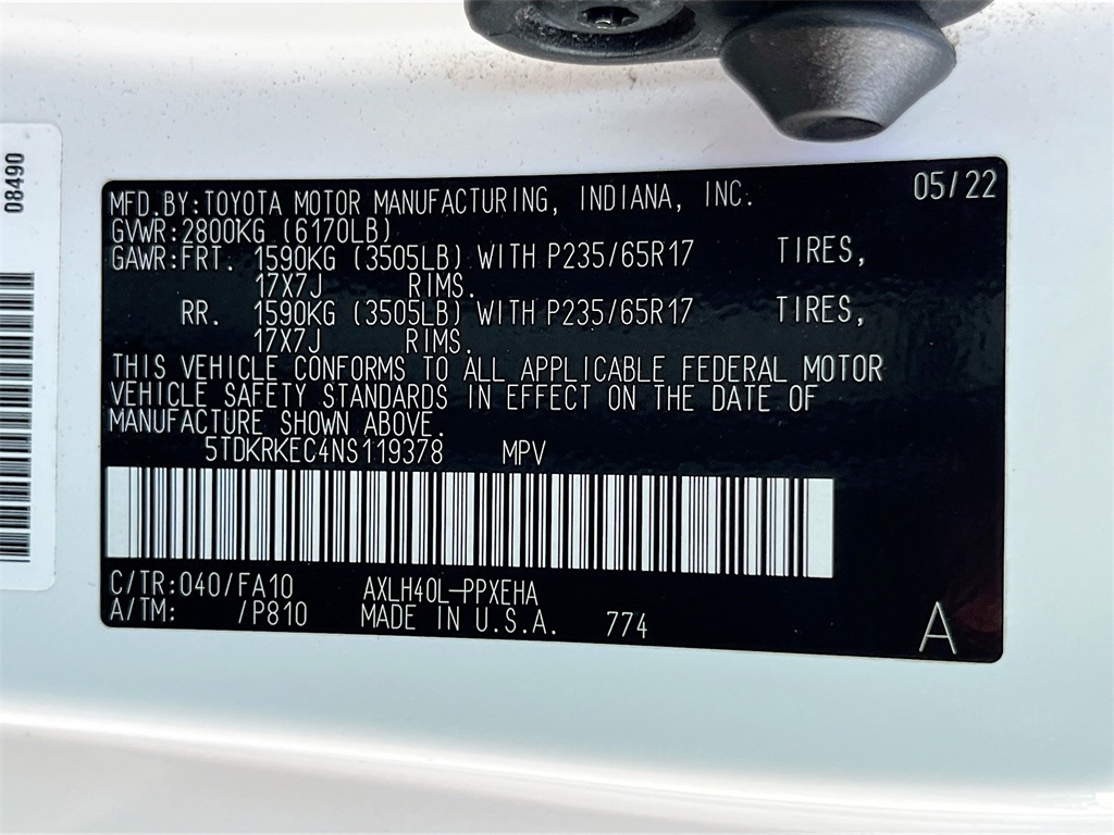 2022 Toyota Sienna LE White at Toyota of Victoria