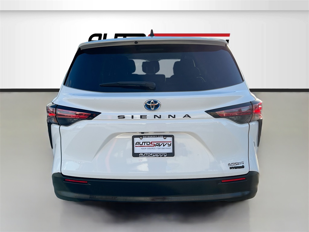 2022 Toyota Sienna LE White at Toyota of Victoria