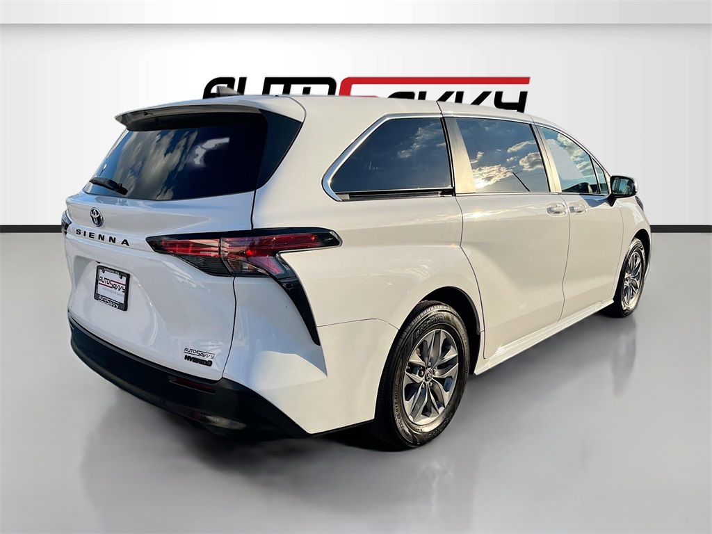 2022 Toyota Sienna LE White at Toyota of Victoria