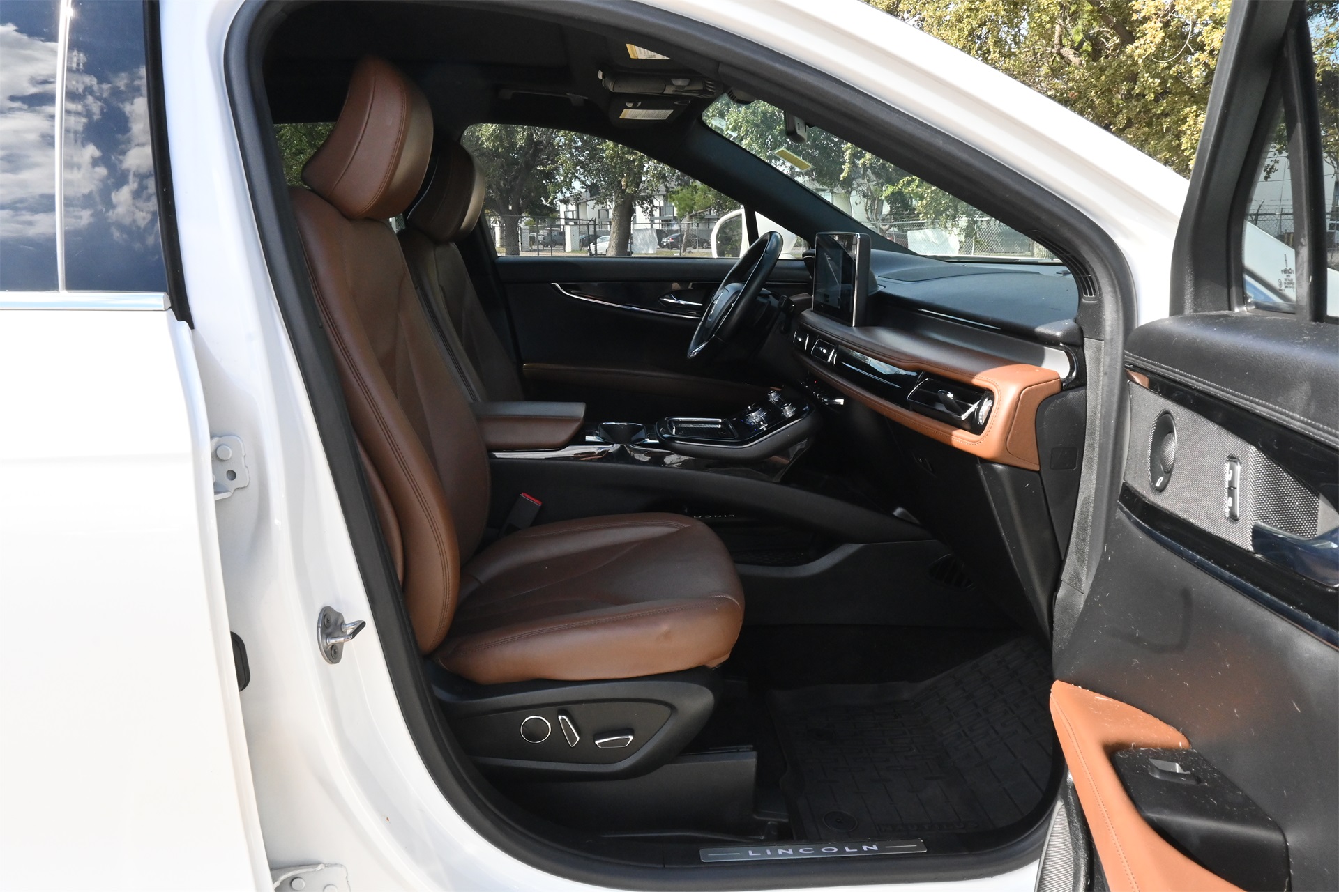 2022 Lincoln Nautilus Reserve White at AutoSavvy Houston Southwest