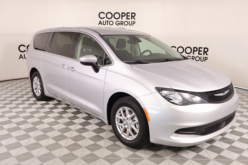 2023 Chrysler Voyager LX FWD