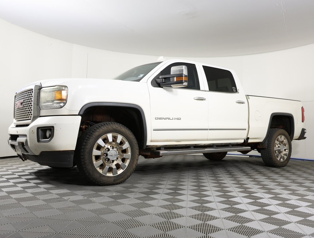 2015 GMC Sierra 2500HD Denali Crew Cab SB 4WD