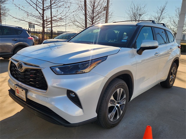 2025 Toyota Highlander XLE FWD