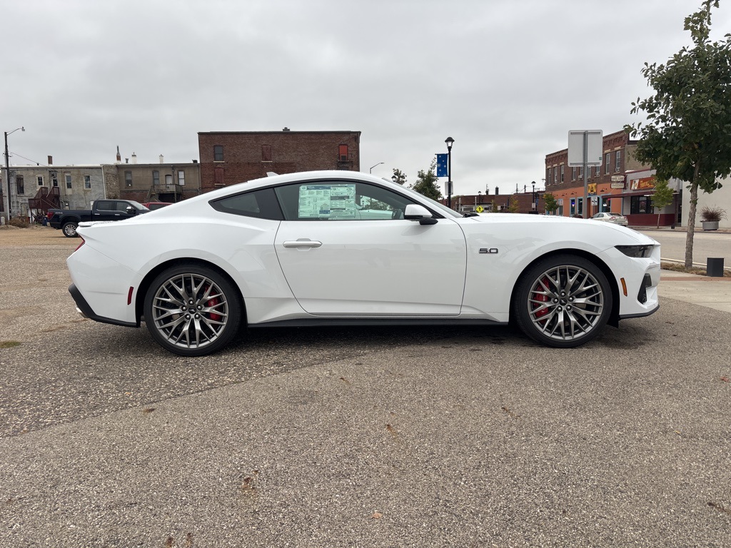 2025 Ford Mustang GT Premium photo 2