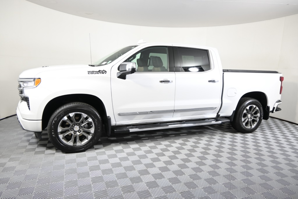 Used 2023 Chevrolet Silverado 1500 High Country with VIN 3GCUDJEL9PG108962 for sale in Forest Lake, Minnesota