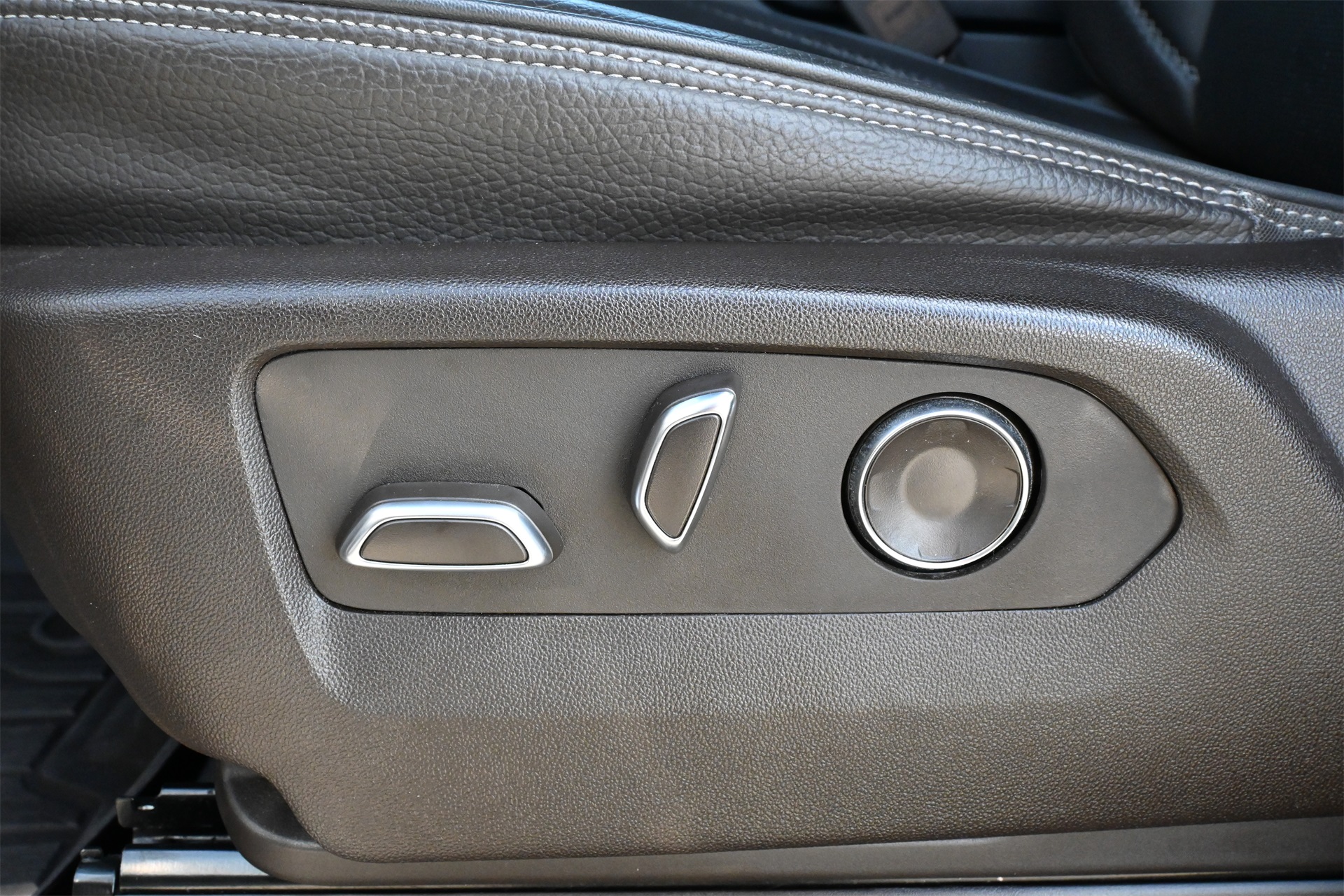 2023 GMC Yukon Denali Gray at Traditions Chevrolet