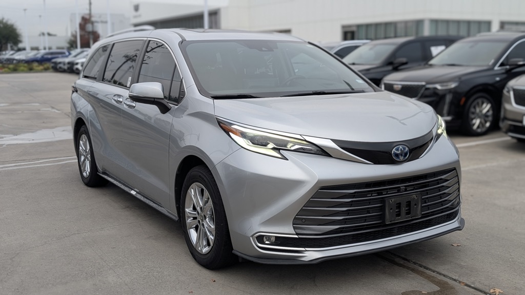 2022 Toyota Sienna Platinum 7-Passenger AWD