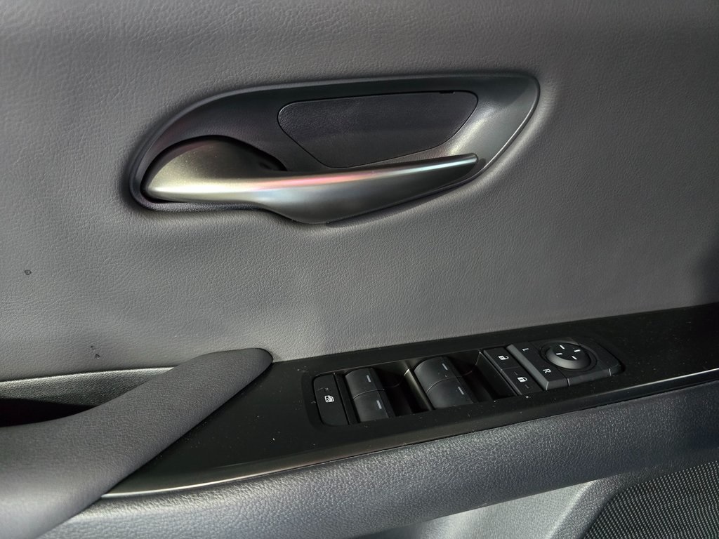 Thumbnail: 2025 Lexus UX - 13