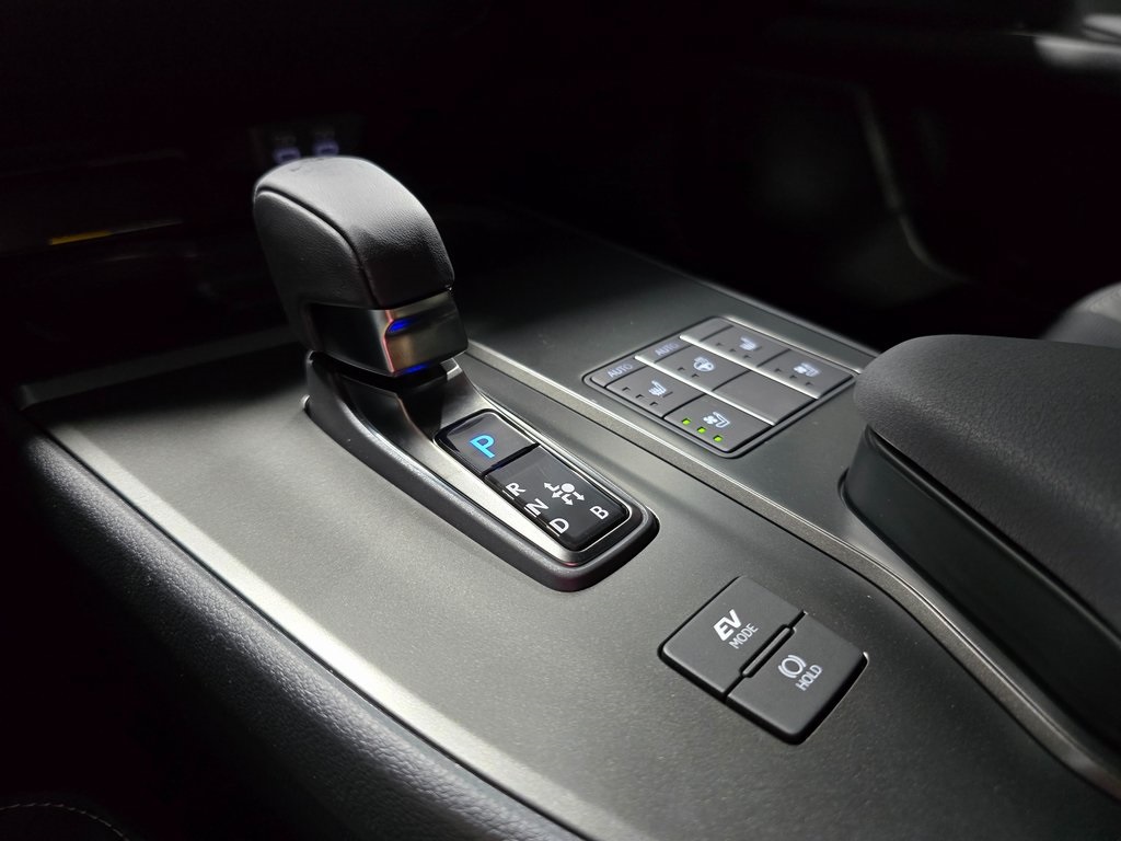 Thumbnail: 2025 Lexus UX - 24