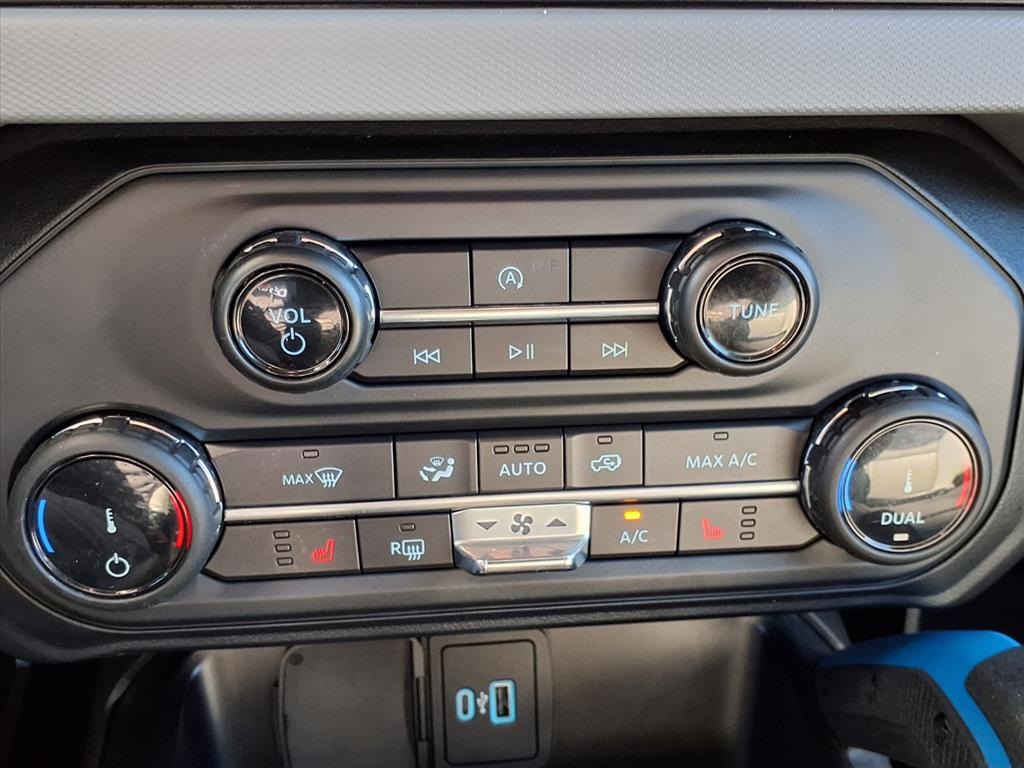 2022 Ford Bronco Black Diamond White at Legacy Ford