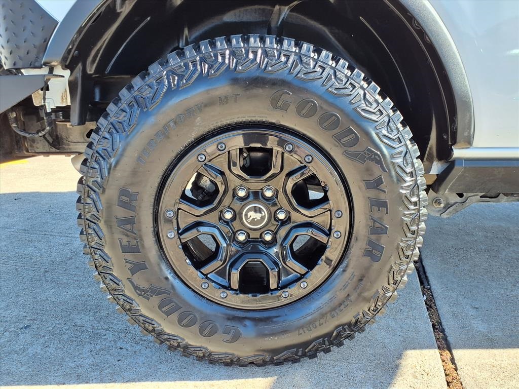 2022 Ford Bronco Black Diamond White at Legacy Ford