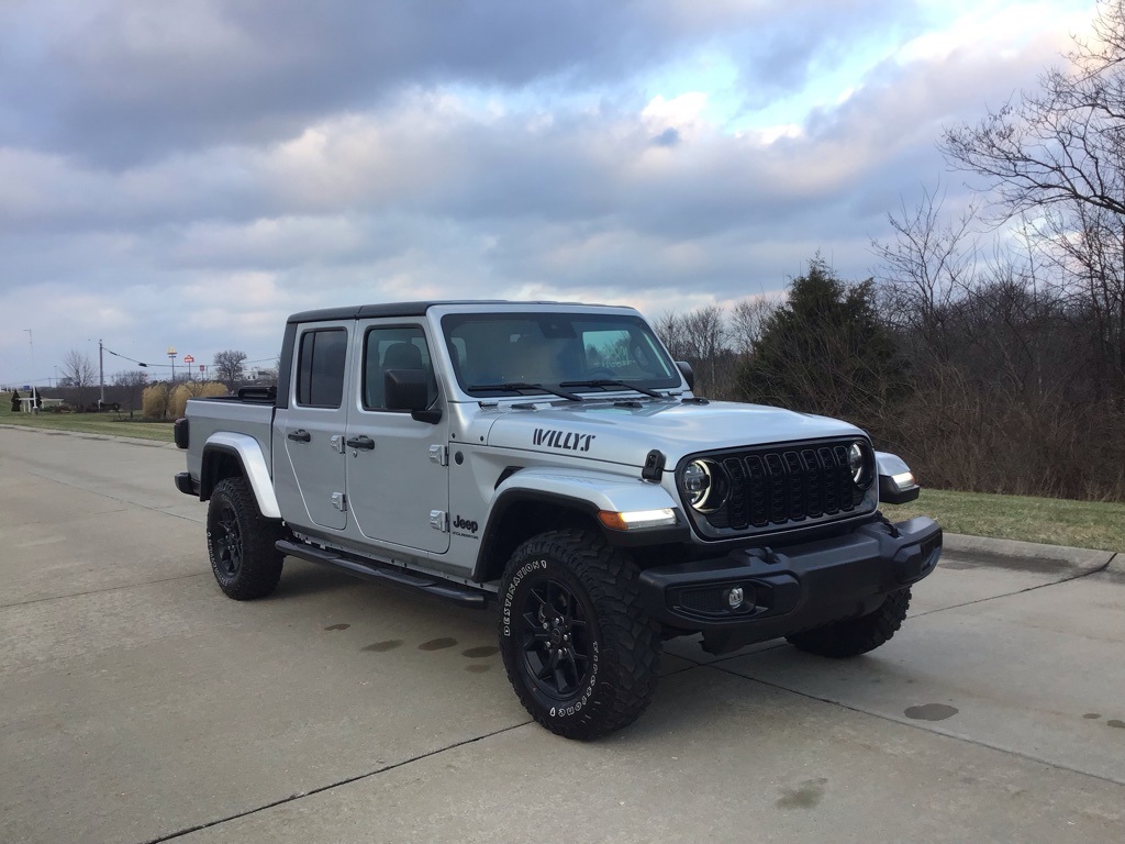2024 Jeep Gladiator Willys Crew Cab 4WD