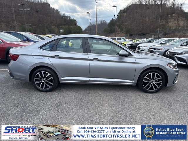 2025 Volkswagen Jetta SE FWD