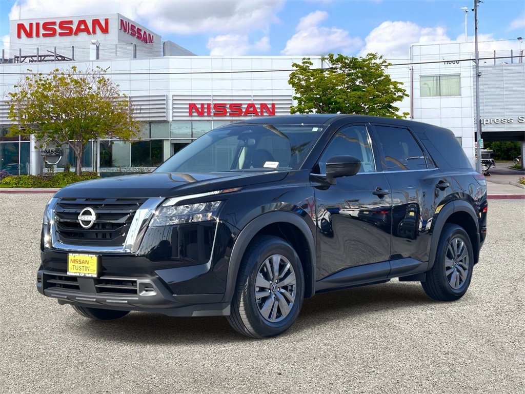 2025 Nissan Pathfinder S
