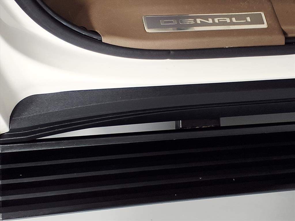 2021 GMC Yukon Denali White at Tom Peacock Cadillac