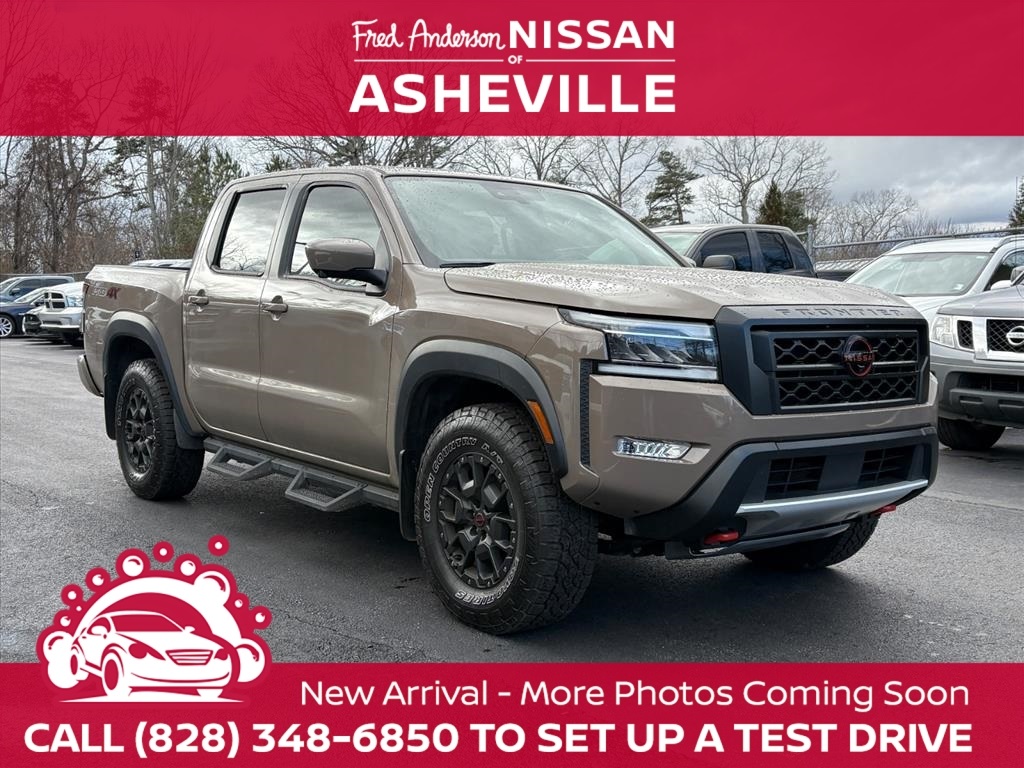 2023 Nissan Frontier PRO-4X Crew Cab 4WD