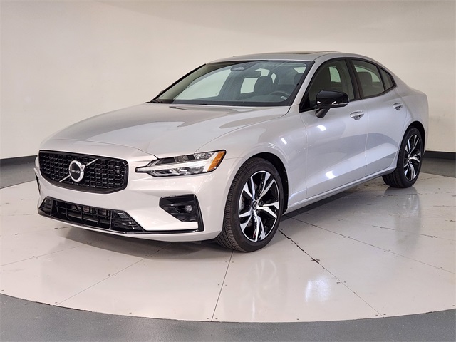 2024 Volvo S60 B5 Core Dark Theme