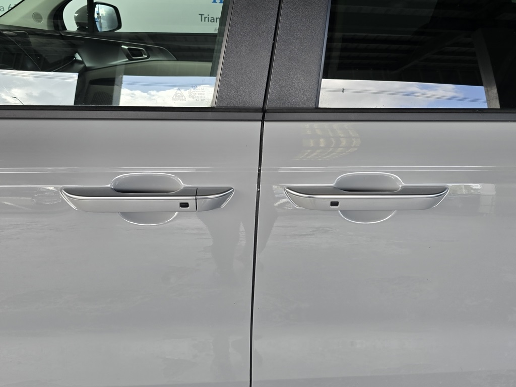 Thumbnail: 2024 Kia Carnival - 32