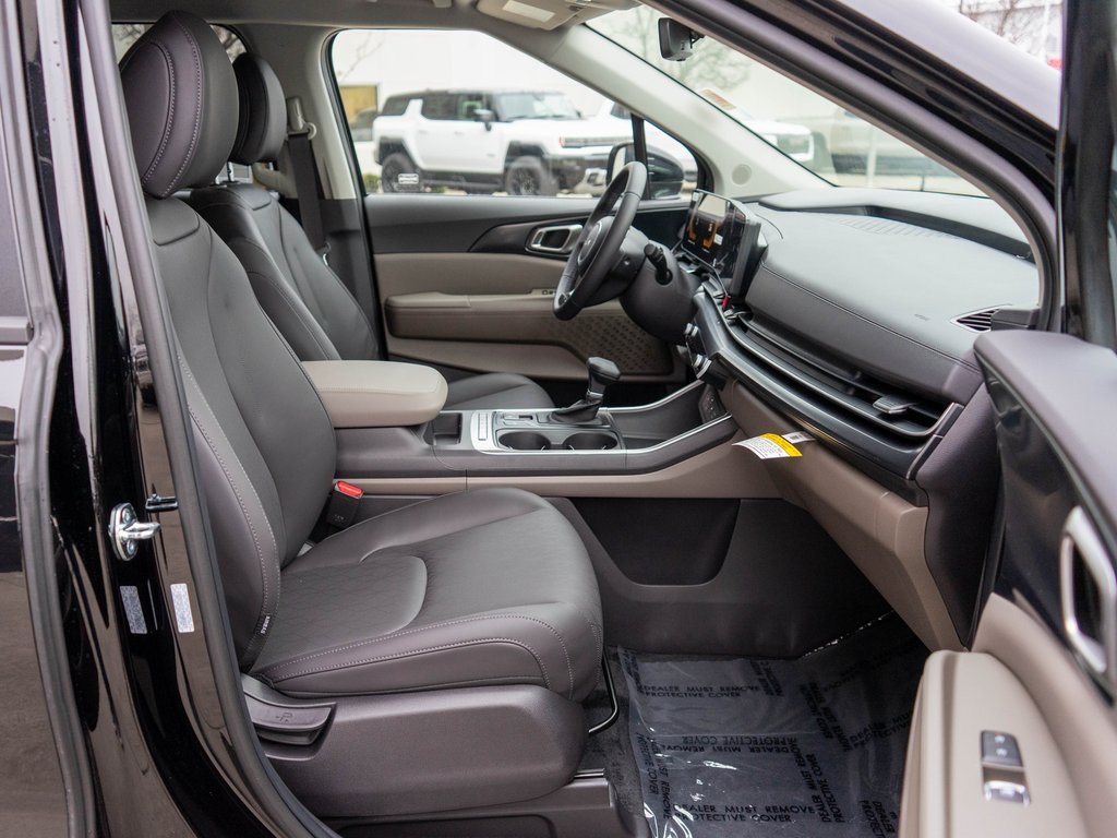 2026 Kia Carnival LXS photo 4