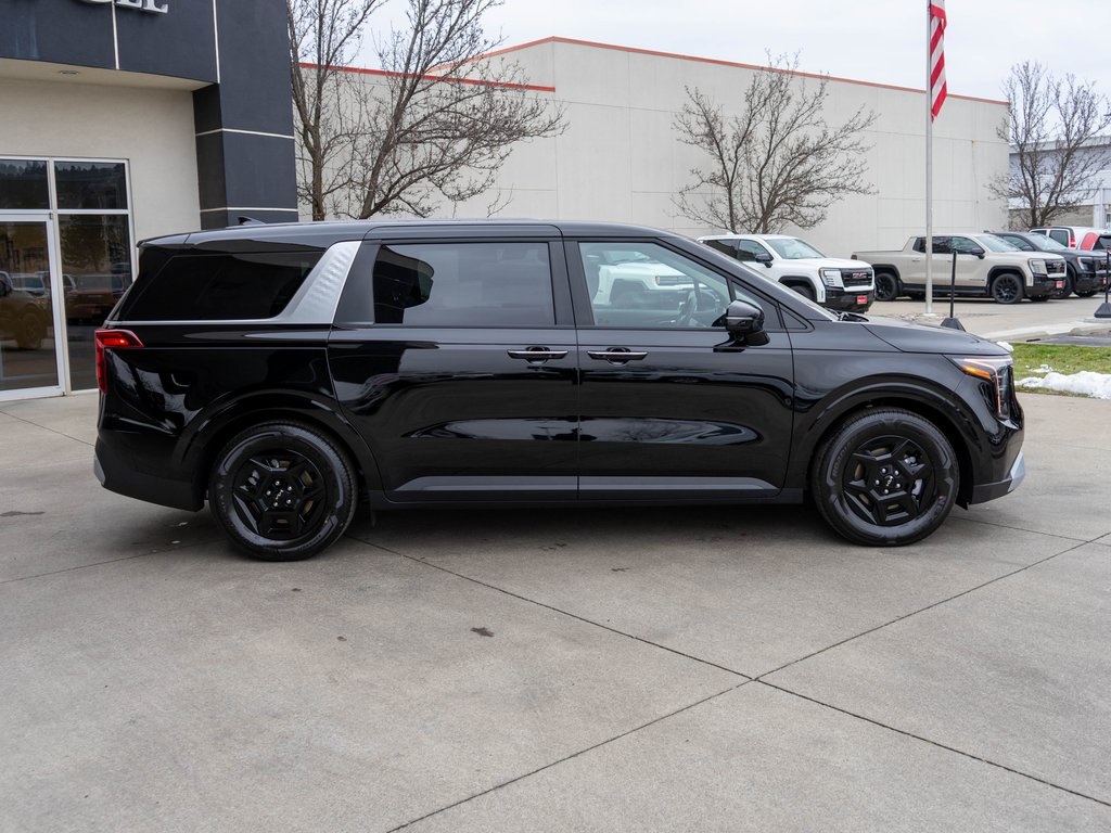 2026 Kia Carnival LXS photo 2