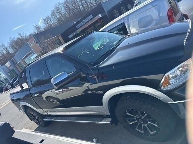 2017 RAM 1500 Laramie Crew Cab 4WD