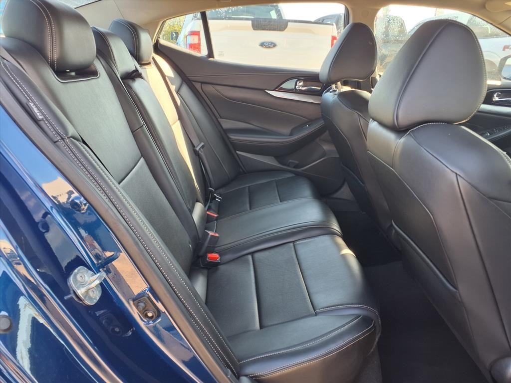 2022 Nissan Maxima SV - 9