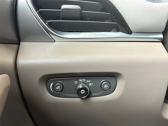 Used Car 2019 Chevrolet Traverse  Premier For Sale Under $25,000 In San Antonio, Texas