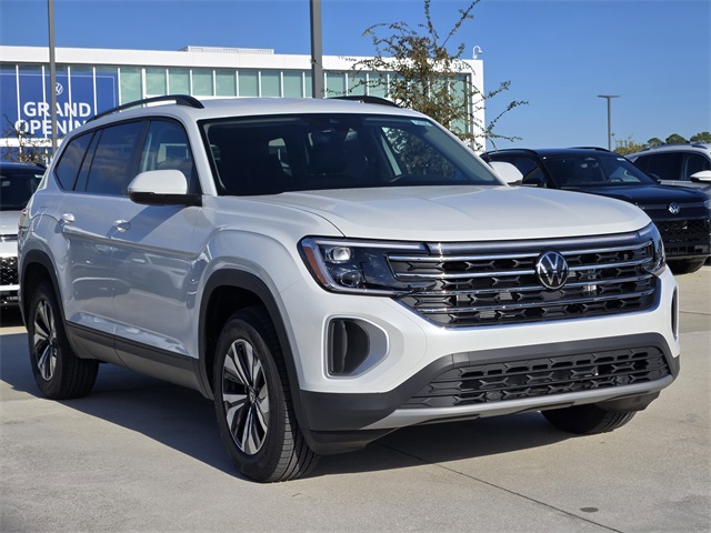 2026 Volkswagen Atlas SE photo 2