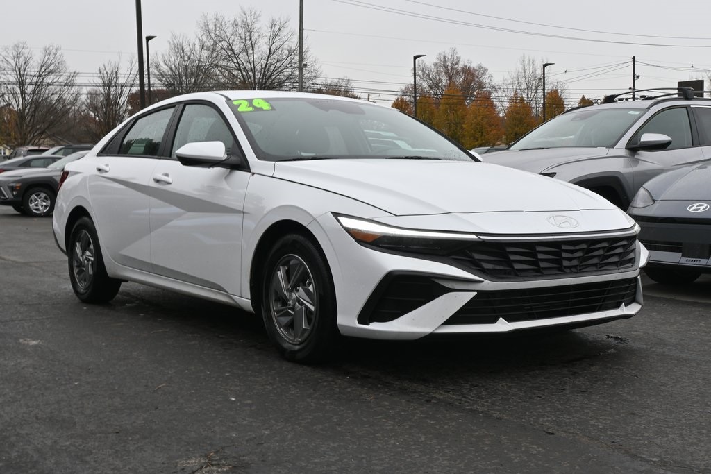 2024 Hyundai Elantra SE