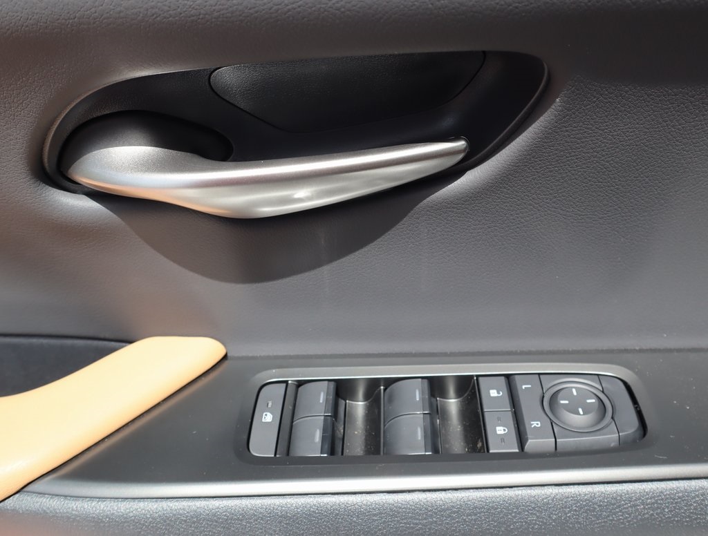 Thumbnail: 2025 Lexus UX - 23