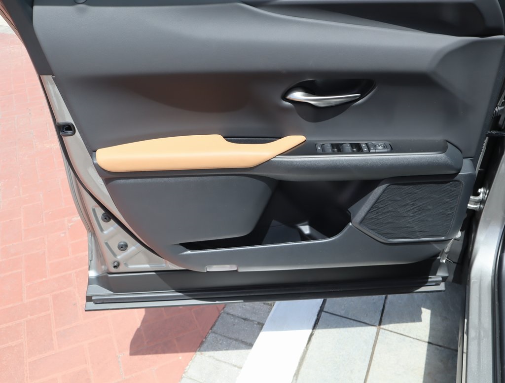 Thumbnail: 2025 Lexus UX - 24