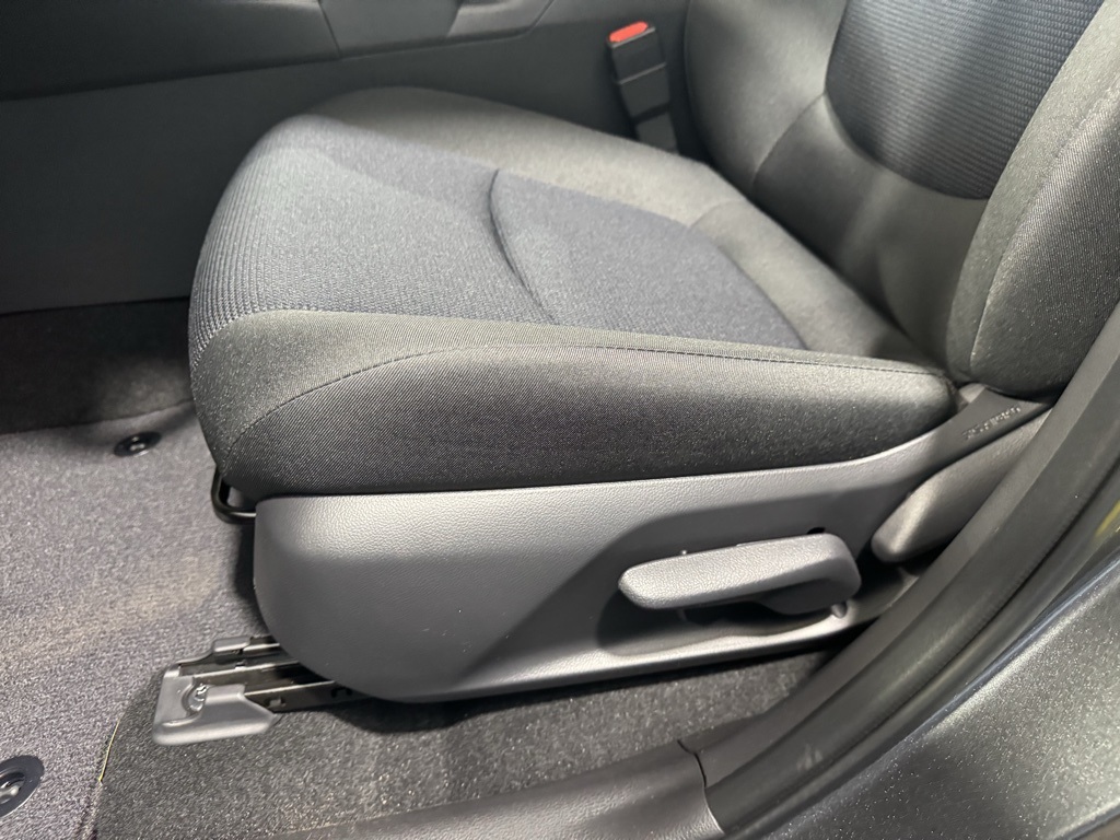 Thumbnail: 2025 Toyota RAV4 - 31