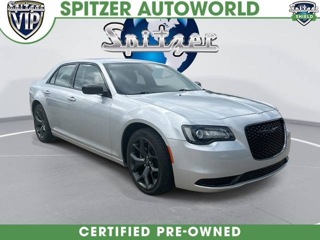Silver Mist Clearcoat 2023 Chrysler 300 Sedan Rear-Wheel Drive 8-Speed Automatic