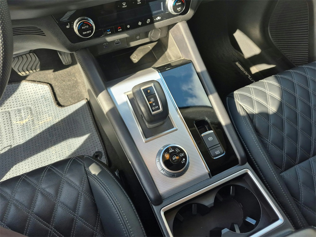 2024 Mitsubishi Outlander SEL Brown at Bravo Nissan